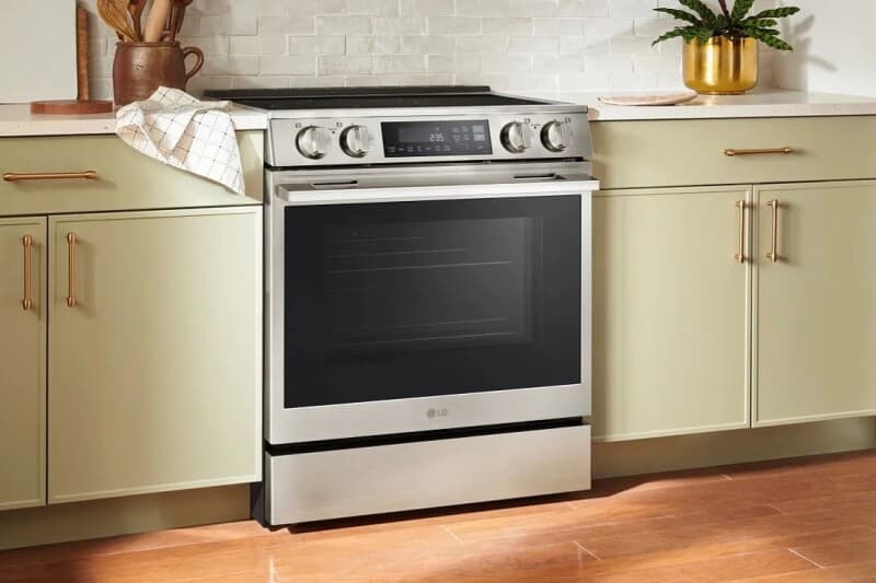 6.3 Cu. Ft. Smart Induction Slide-in Range With Probake Convection® And Air Fry view 9