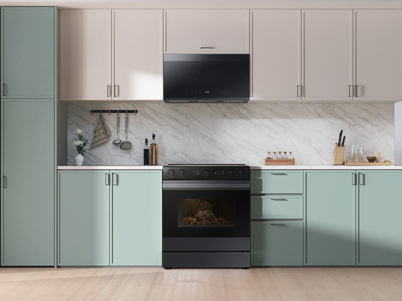 Bespoke Smart Slide-In Electric Range 6.3 cu. ft. in Matte Black Steel with Air Sous Vide & Air Fry - ENERGY STAR® view 4