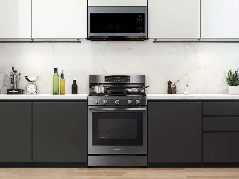 6.0 cu. ft. Smart Freestanding Gas Range with No-Preheat Air Fry and Convection+ in Black Stainless Steel view 2