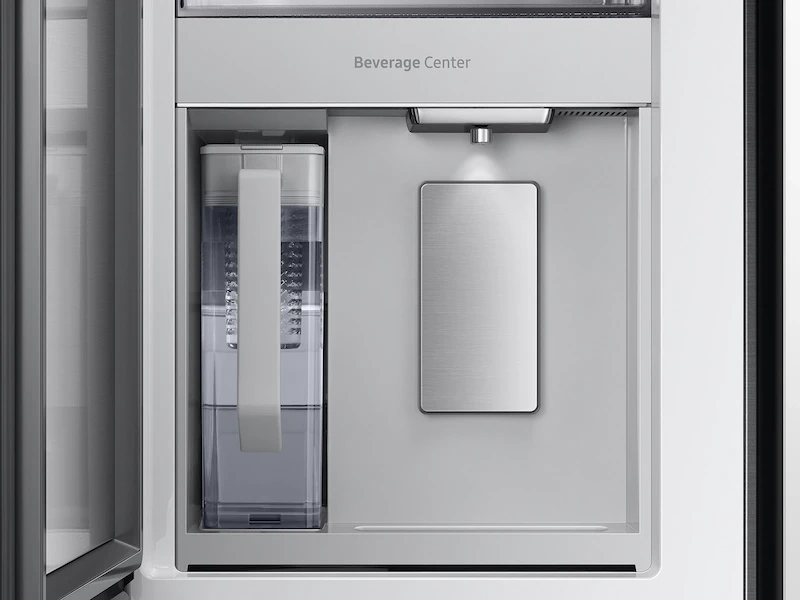 Bespoke 4-Door French Door Refrigerator (29 cu. ft.) with Family Hub™ in White Glass view 10