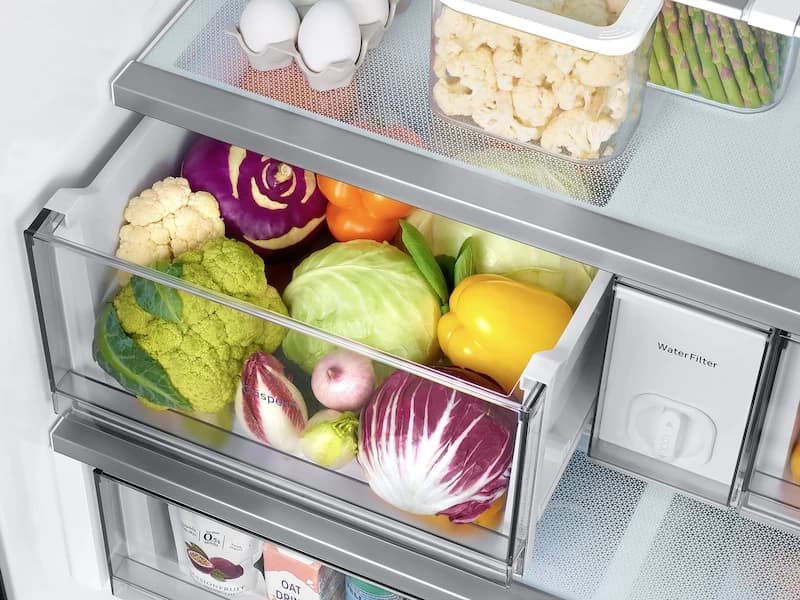 30 cu. ft. Smart BESPOKE 3-Door French-Door Refrigerator with Customizable Panel Colors and AutoFill Water Pitcher in White Glass view 9