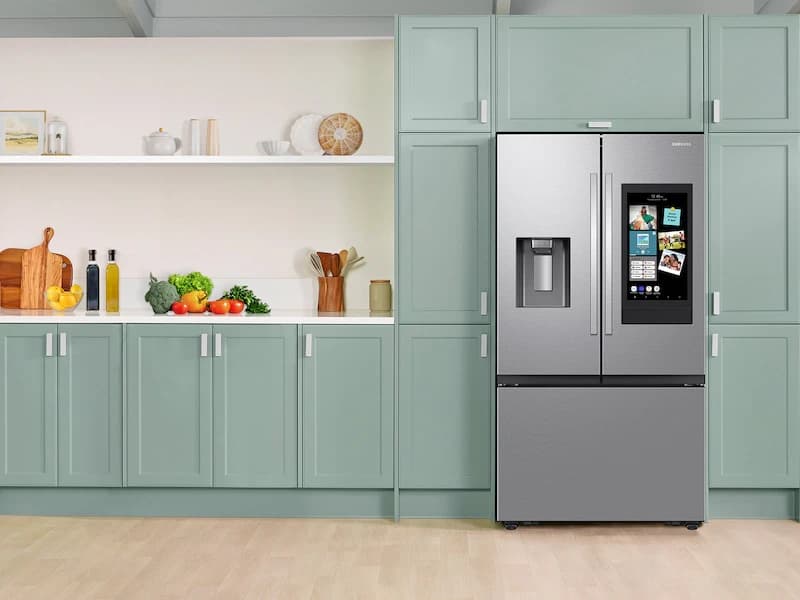 27 cu. ft. Extra Large Capacity 3-Door French Door Refrigerator with Family Hub™ and External Water & Ice Dispenser - Stainless – Stainless Steel view 4