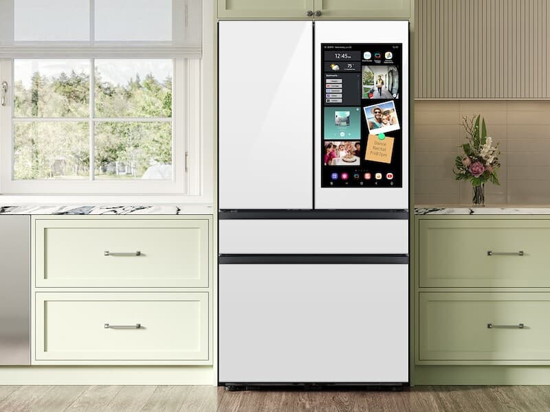 4DR Bespoke AI Family Hub™+ Counter Depth White Glass view 10