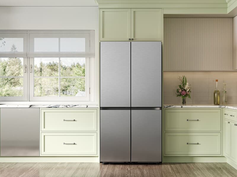 Bespoke 23 cu. ft. Counter Depth 4-Door French Door Refrigerator with AI Hybrid Cooling & Beverage Center™ in Stainless Steel view 8