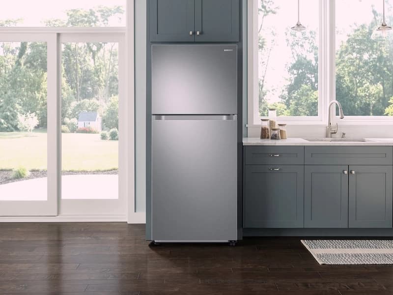 21 cu. ft. Top Freezer Refrigerator with FlexZone and Ice Maker view 2