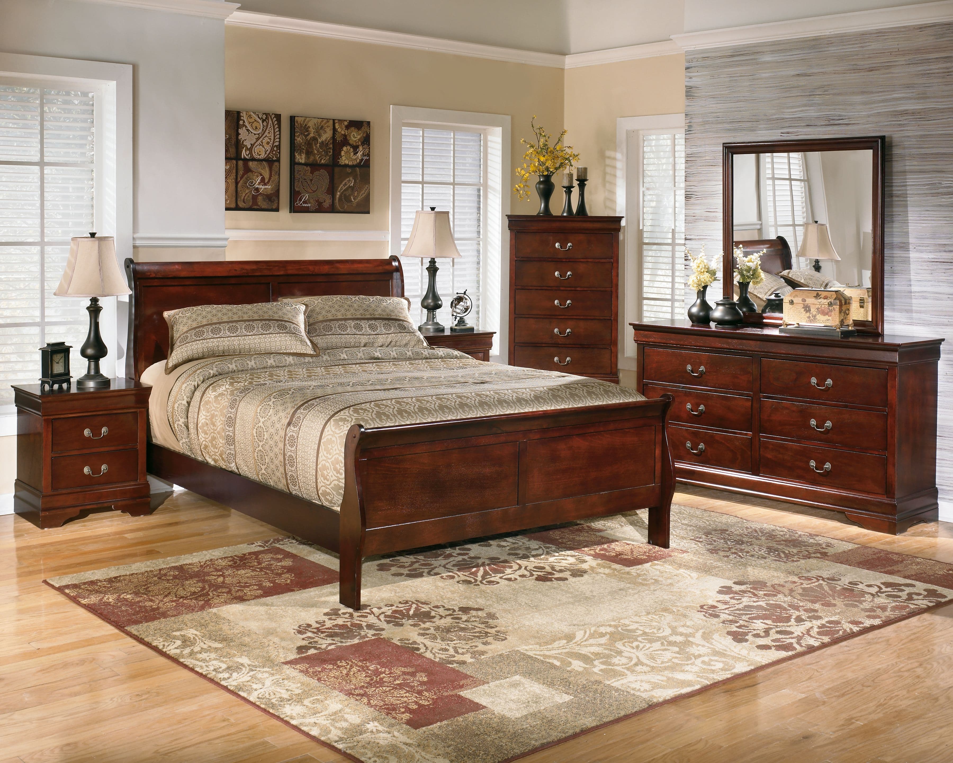 5 Pc. · Dresser, Mirror, Chest, Queen Sleigh Bed