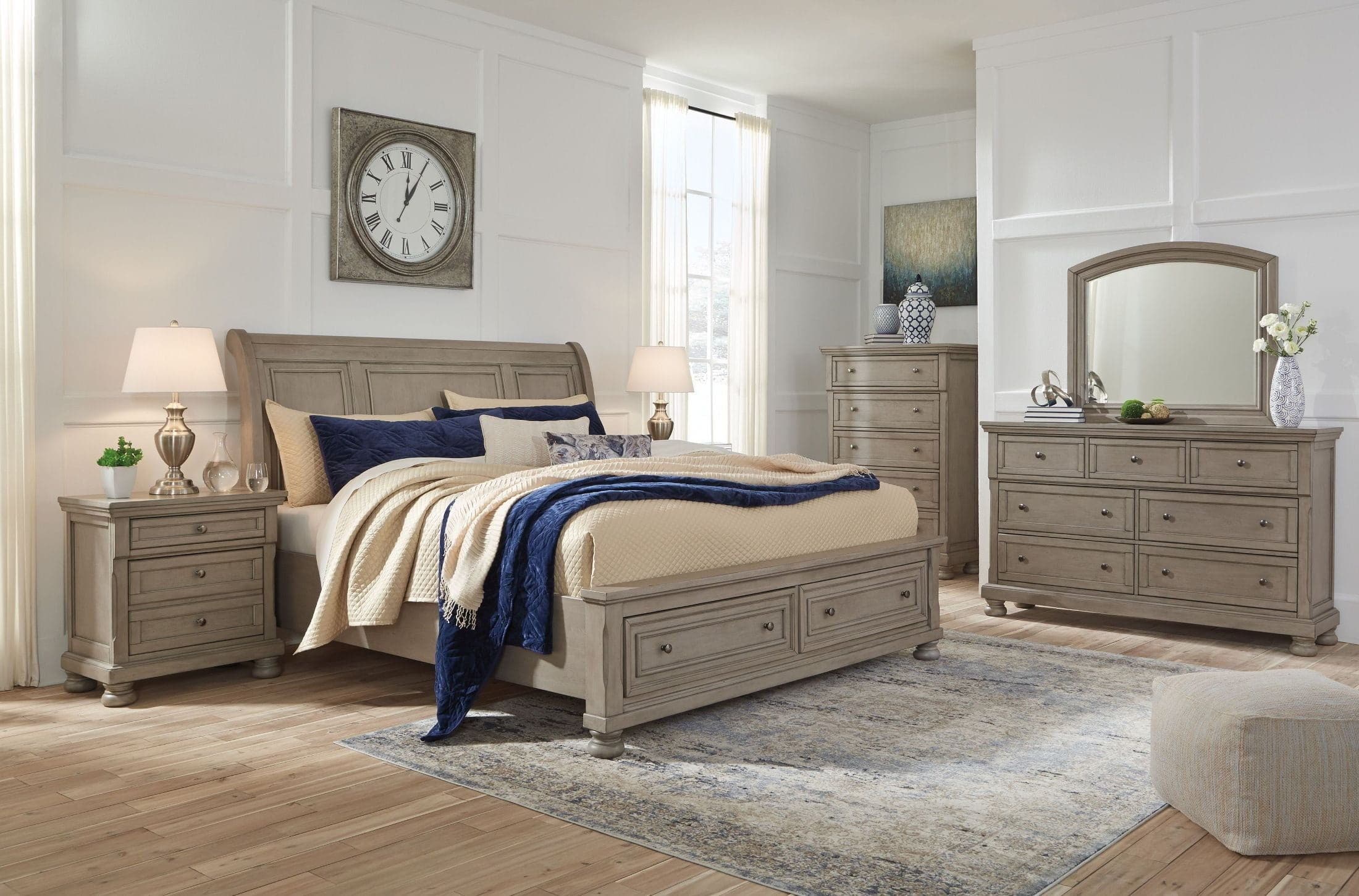 8 Pc. · Dresser, Mirror, Chest, Queen Sleigh Bed with 2 Storage Drawers, 2 Nightstands