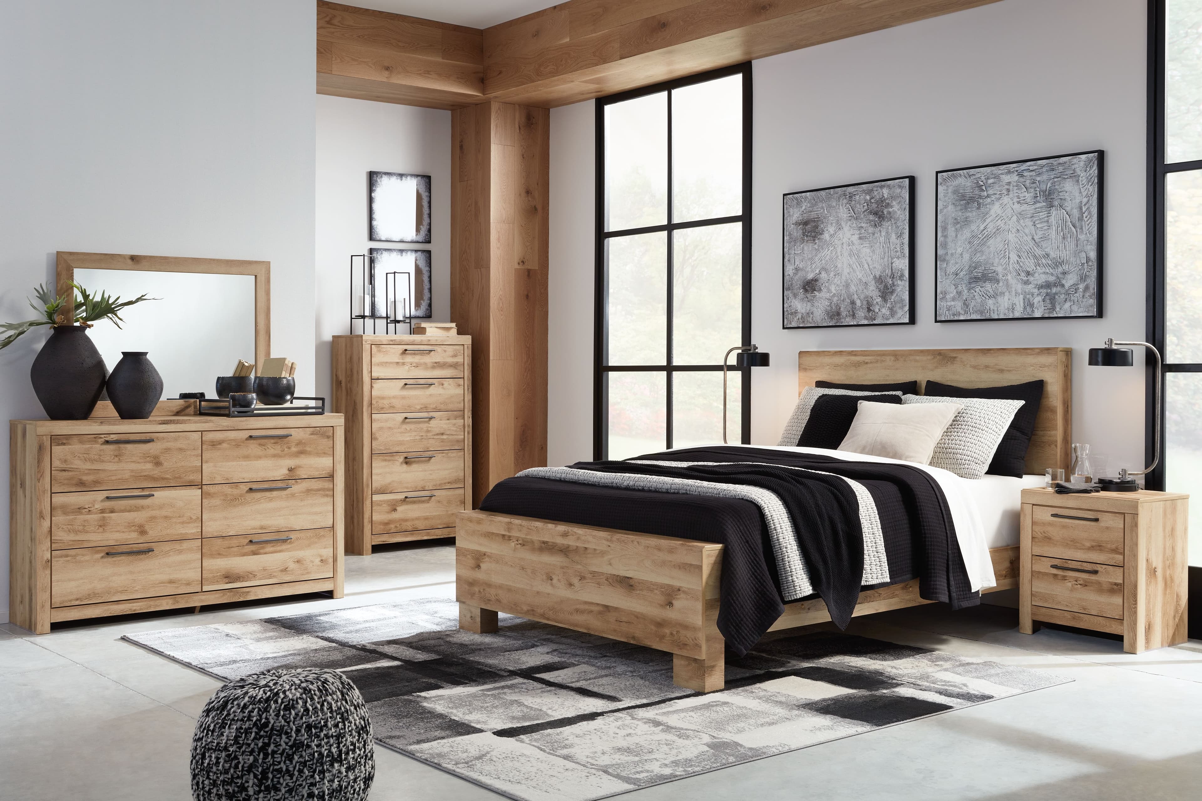 Hyanna - 7 Pc. - Dresser, Mirror, Queen Panel Bed, 2 Nightstands - Tan