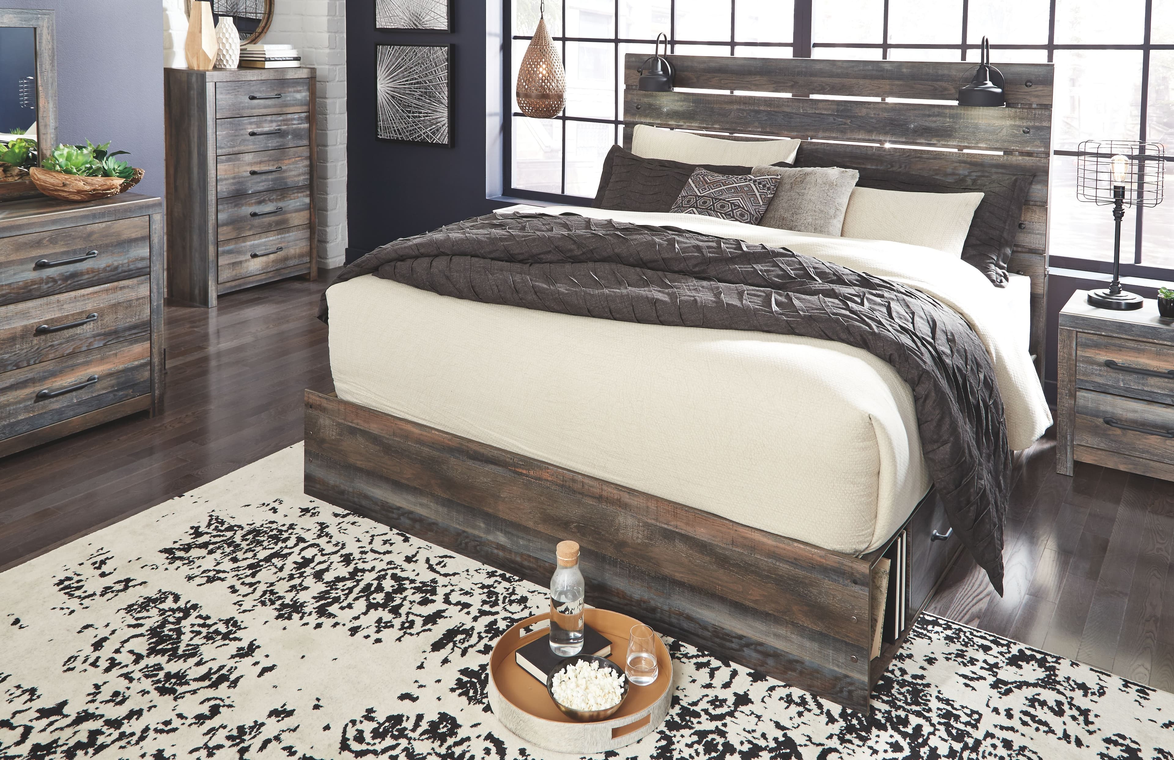8 Pc. · Dresser, Mirror, Queen Panel Bed with 2 Side Drawers, 2 Nightstands