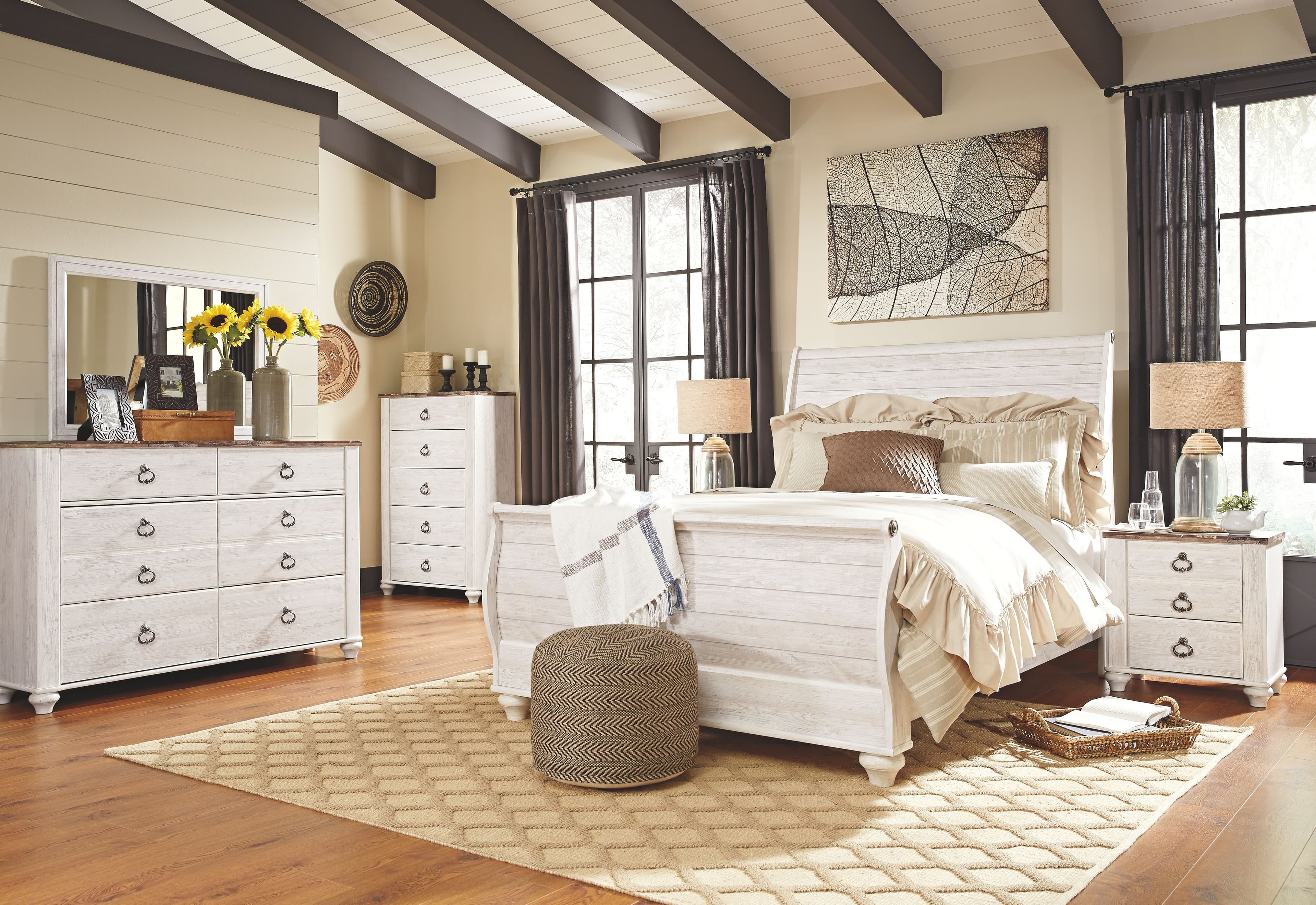 8 Pc. · Dresser, Mirror, Chest, Queen Sleigh Bed, 2 Nightstands