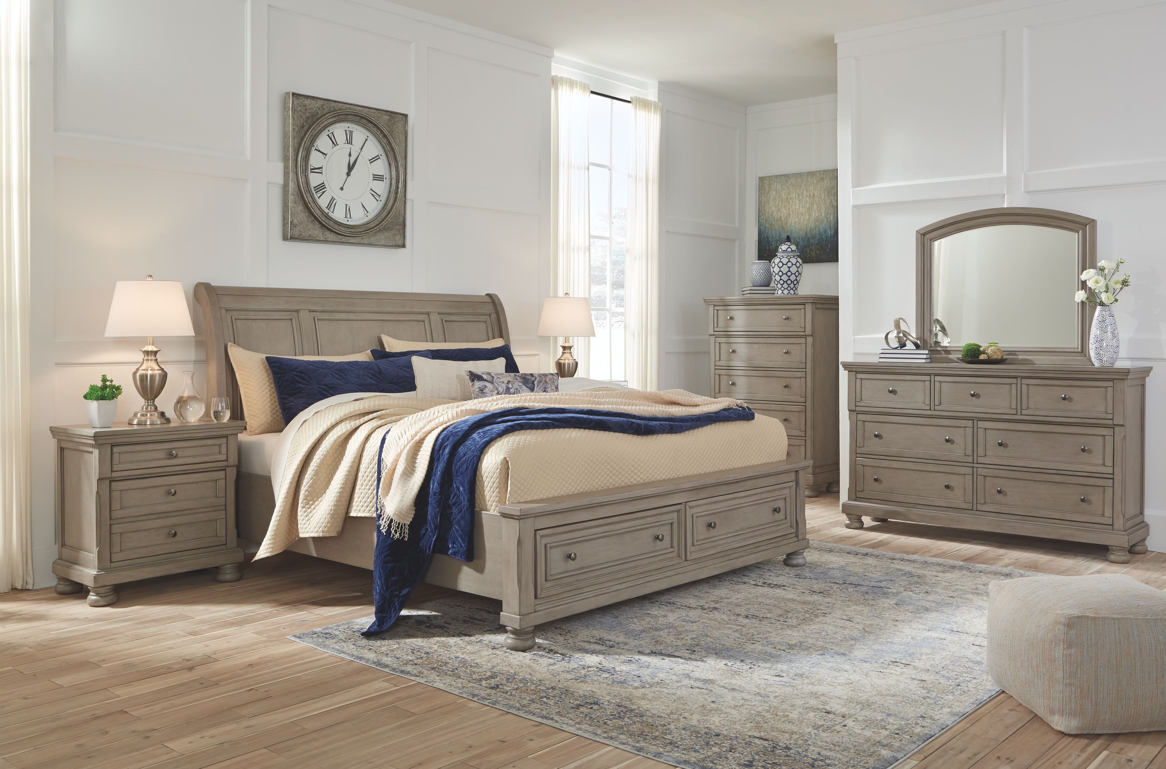 7 Pc. · Dresser, Mirror, Queen Sleigh Bed with 2 Storage Drawers, 2 Nightstands