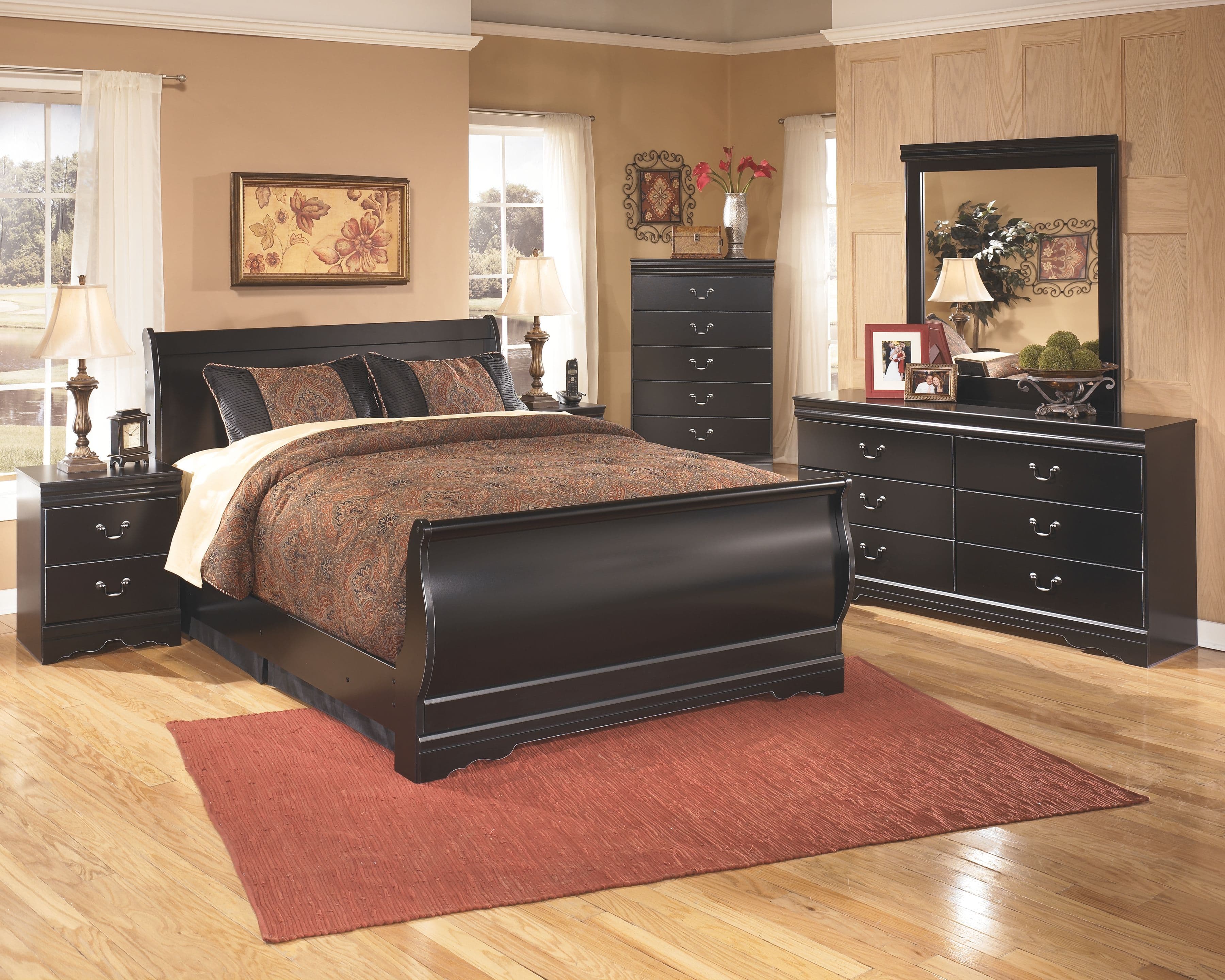 6 Pc. · Dresser, Mirror, Chest, Queen Sleigh Bed
