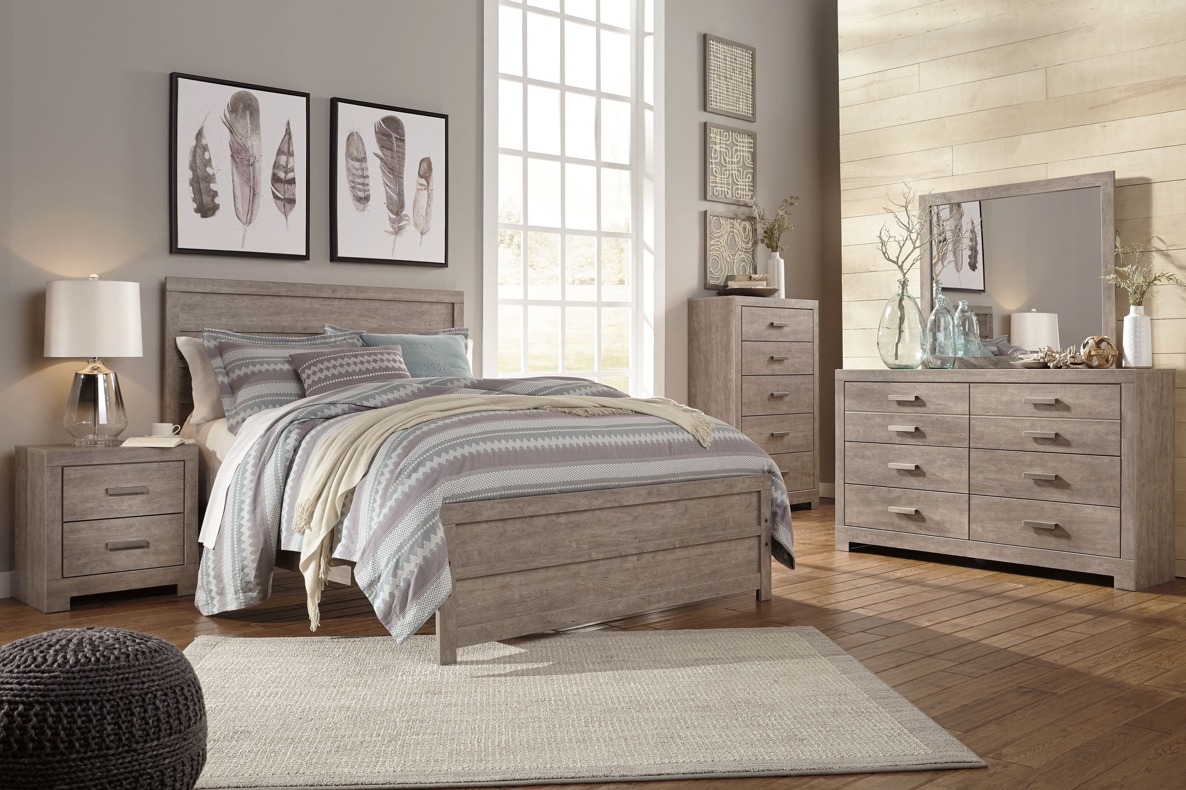 Culverbach - 6 Pc. - Dresser, Mirror, Queen Panel Bed, 2 Nightstands - Gray