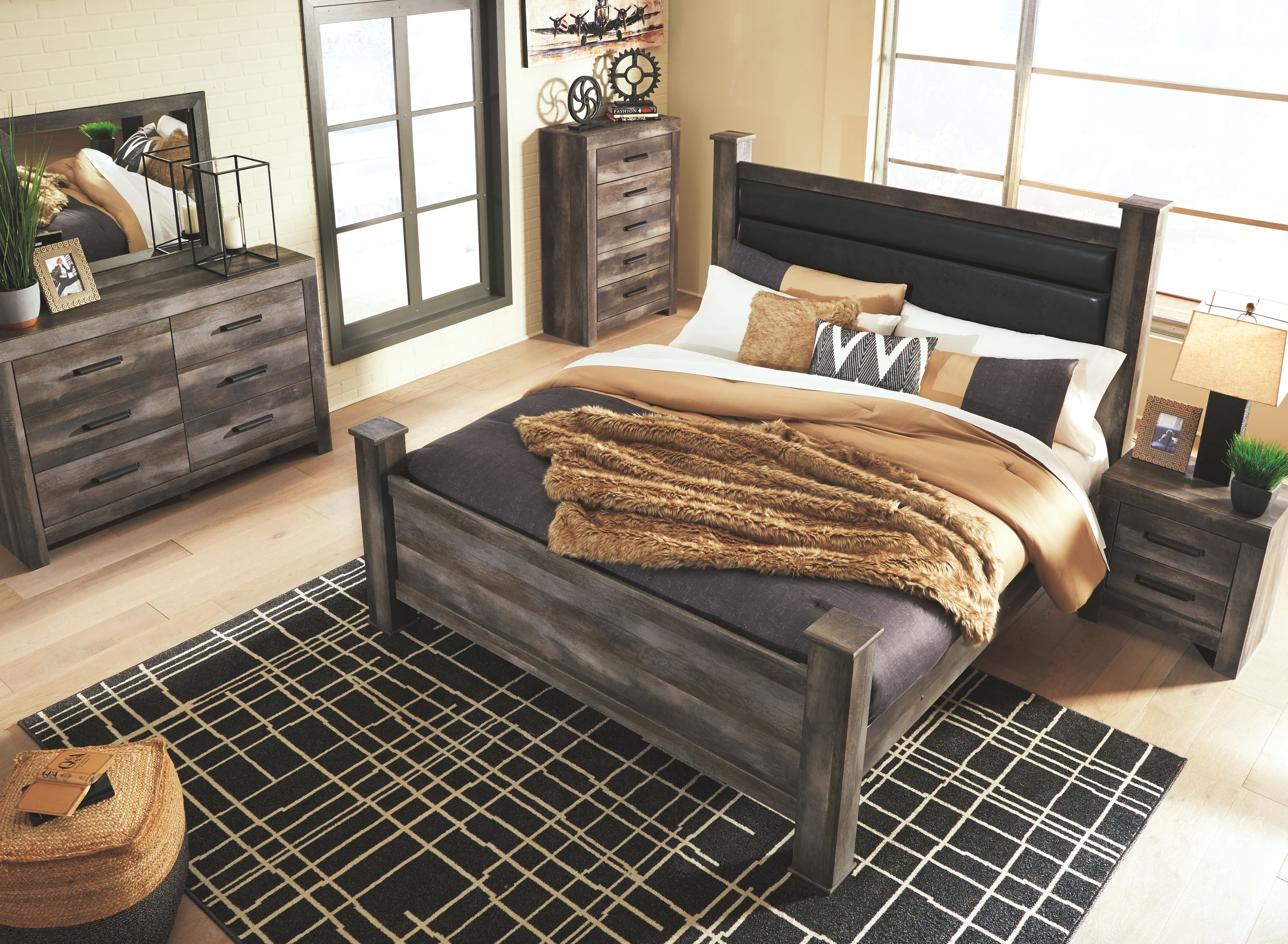 8 Pc. · Dresser, Mirror, King Poster Bed, 2 Nightstands